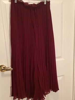 Zara burgundy pleated culottes